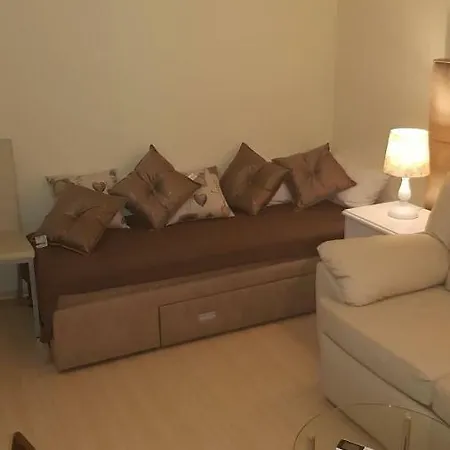Sara Cosmo Apartment Split